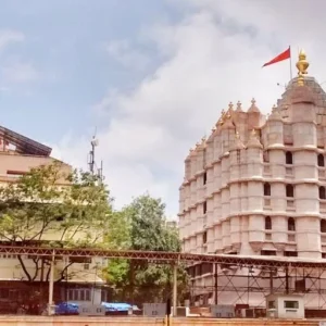 shree-siddhivinayak-temple-mumbai-indian-tourism-entry-fee-timings-holidays-reviews-header-1024x512.jpg.bv_resized_desktop.jpg.bv (1)